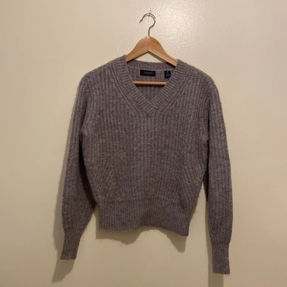 Scotch and Soda wool blend v-neck pullover sweater. Size XS. Very good cond.